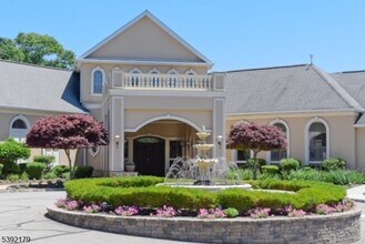 1211 Clinton Ln in Rockaway, NJ - Building Photo - Building Photo