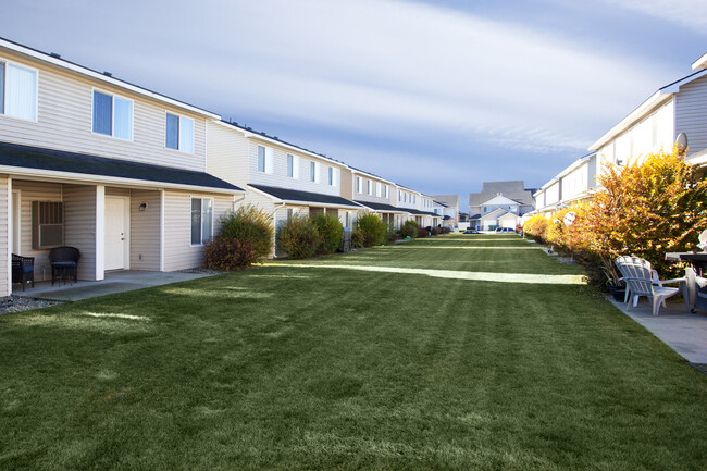 Crystal Creek Duplexes in Post Falls, ID - Foto de edificio - Building Photo