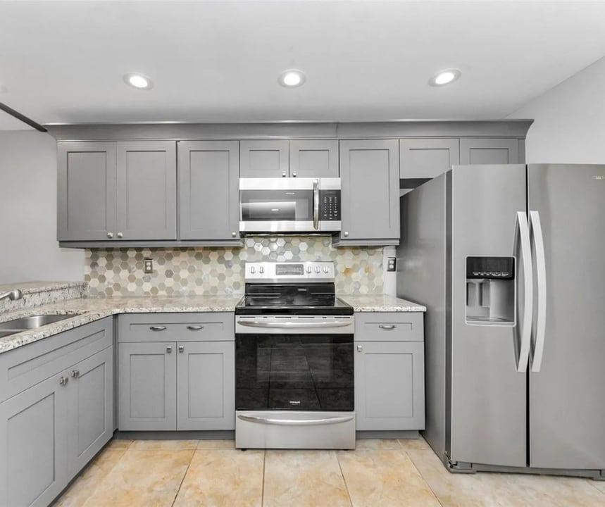 124 Nina Way, Unit 124 in Oldsmar, FL - Building Photo