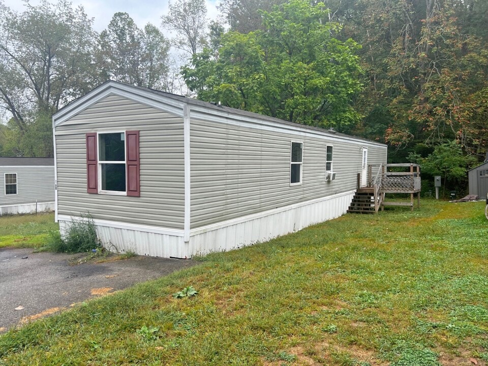 1000 Maple Hls Pk in Cross Lanes, WV - Building Photo