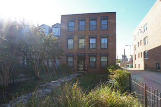 1811 E Capitol St SE in Washington, DC - Building Photo - Building Photo