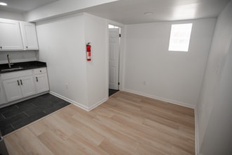 1388 W 83rd St, Unit 113 in Cleveland, OH - Building Photo - Building Photo