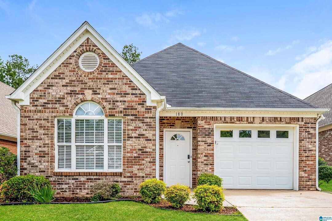 180 Steeplechase Ct in Pell City, AL - Building Photo