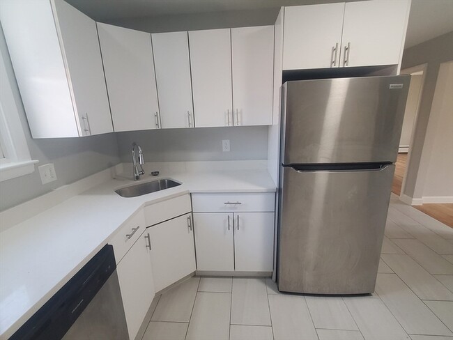 433 B Sea St, Unit 6 in Quincy, MA - Building Photo - Building Photo