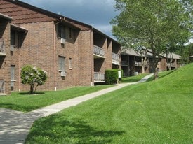 Brook Bridge Apartments in Newton, NJ - Building Photo