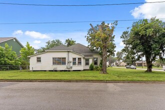 217 S Avenue B in Humble, TX - Building Photo - Building Photo