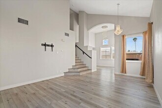 8141 Dartmoor Ave in Las Vegas, NV - Building Photo - Building Photo