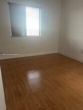 8031 NW 8th St, Unit 14 in Miami, FL - Building Photo - Building Photo