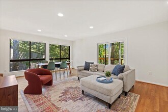 9411 Fernwood Rd in Bethesda, MD - Building Photo - Building Photo