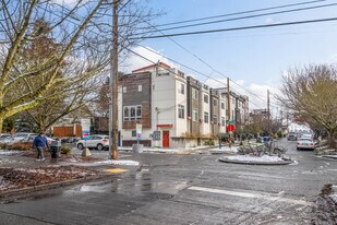 1552 NW 62nd St in Seattle, WA - Building Photo