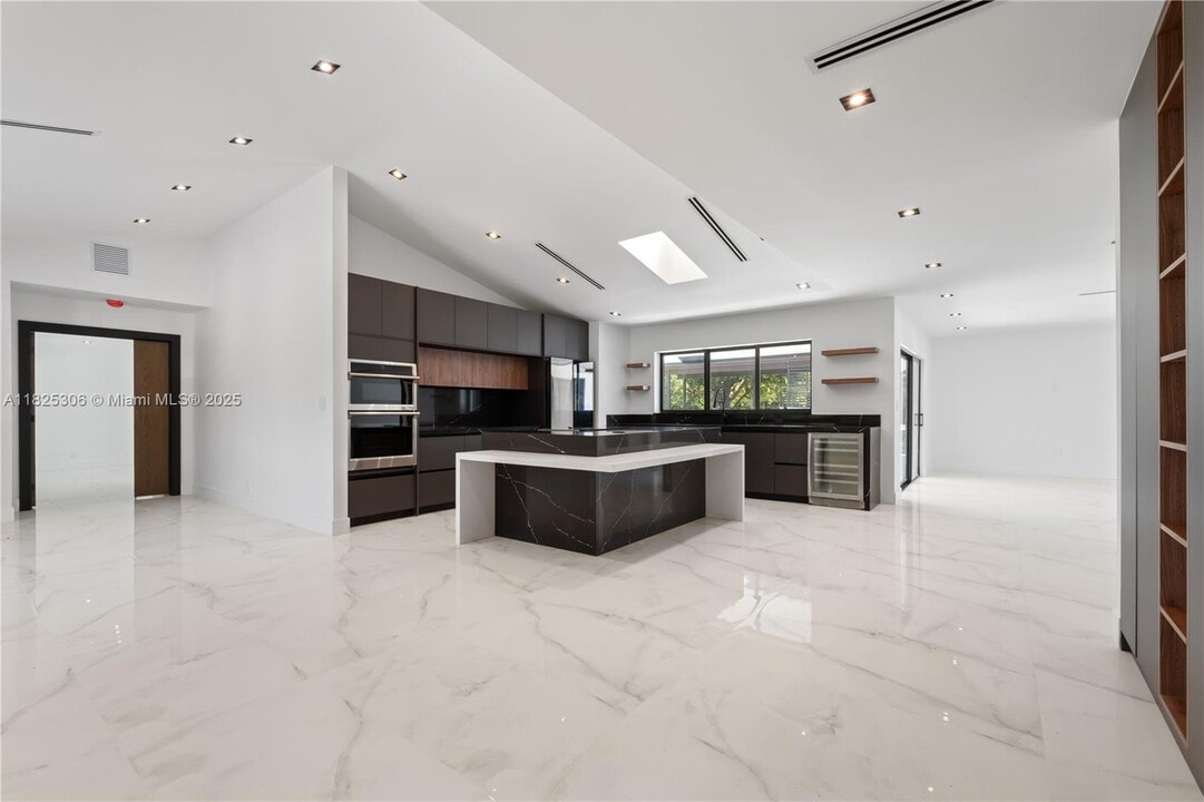 5020 Hawkhurst Ave in Southwest Ranches, FL - Foto de edificio