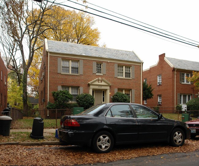 4527 Avondale St in Bethesda, MD - Foto de edificio - Building Photo