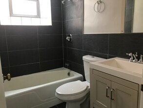 6756 Sauganash N Ave, Unit GN in Chicago, IL - Foto de edificio - Building Photo