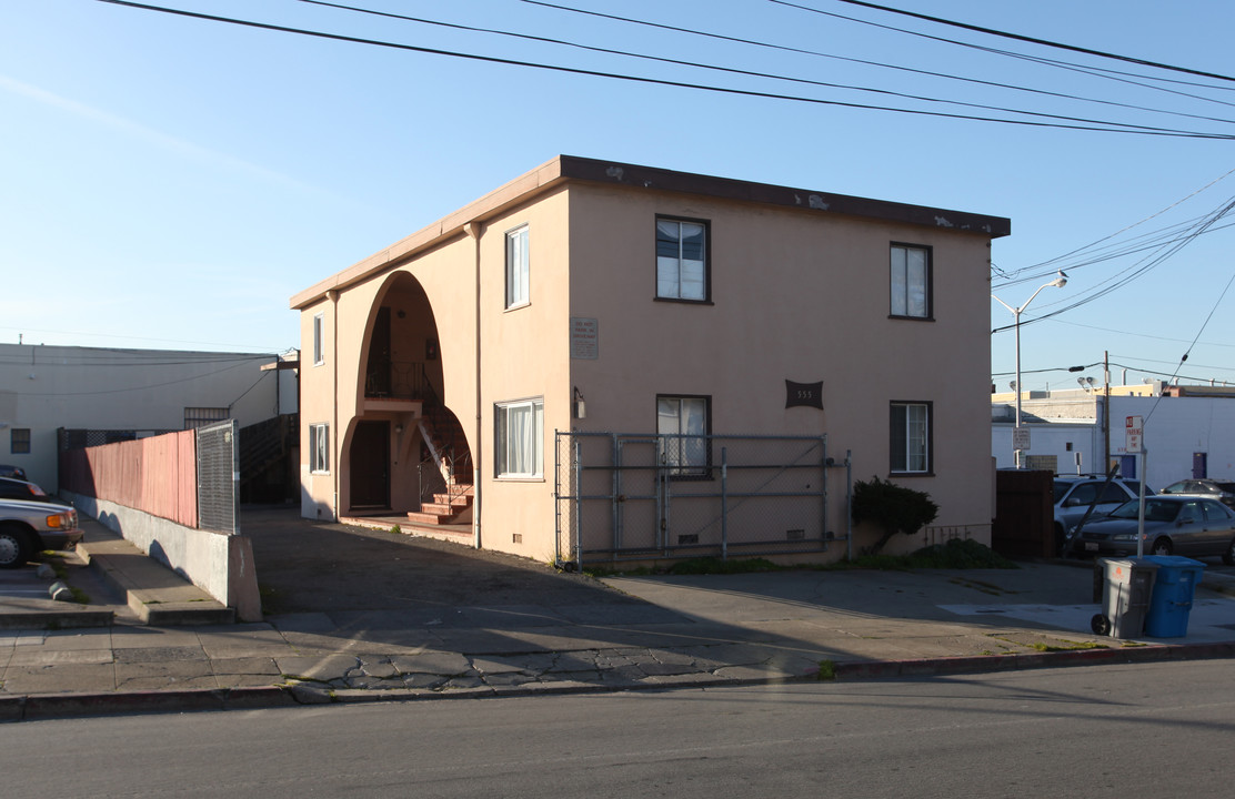 555 Mastick Ave in San Bruno, CA - Building Photo