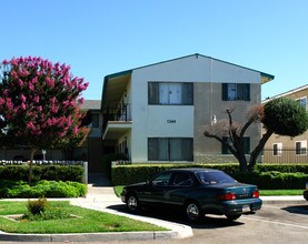 1344 W Stoneridge Ct in Ontario, CA - Foto de edificio - Building Photo