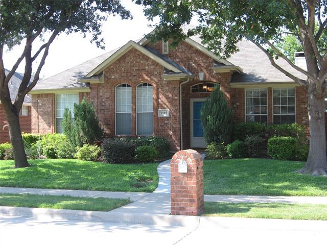 1325 Wentworth Dr in Lewisville, TX - Foto de edificio