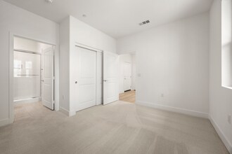 124 Tiffin in Irvine, CA - Building Photo - Building Photo
