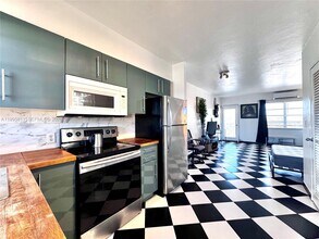 851 Meridian Ave in Miami Beach, FL - Building Photo - Building Photo