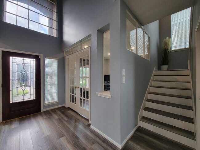 8914 San Patricio Ct in Houston, TX - Foto de edificio - Building Photo