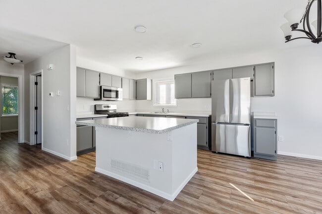 915 Blair Cir in Brainerd, MN - Building Photo - Building Photo