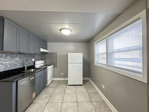 9632 Ivanhoe Ave in Schiller Park, IL - Building Photo - Building Photo