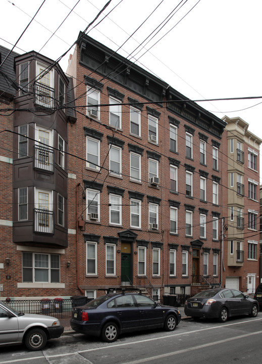 609 Grand St in Hoboken, NJ - Building Photo