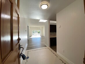 2058 Steiger Ln in Oceanside, CA - Building Photo - Building Photo