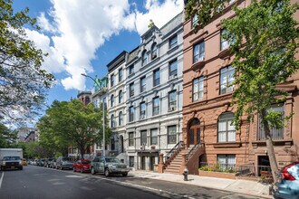 127 W 81st St in New York, NY - Building Photo - Building Photo