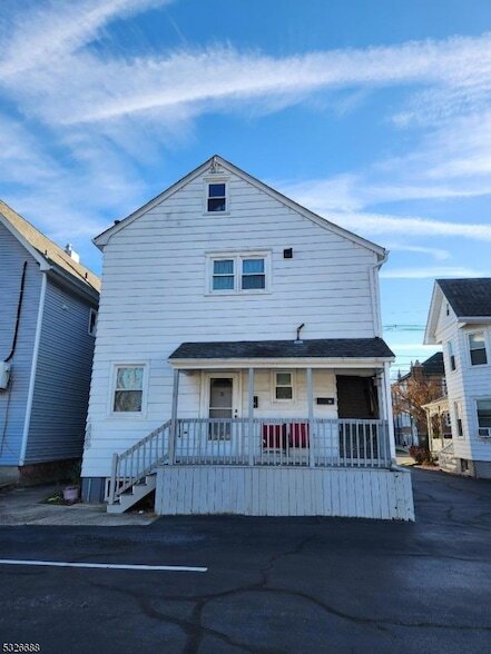 17 E Somerset St, Unit 1A in Raritan, NJ - Building Photo