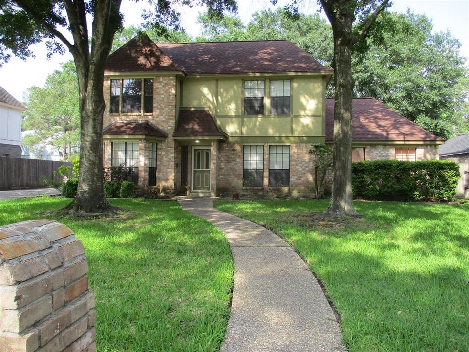 17326 Ponderosa Pines Dr in Houston, TX - Building Photo