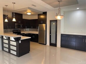 1313 E Camellia Ave, Unit 16EF-16EF-1L in McAllen, TX - Building Photo - Building Photo