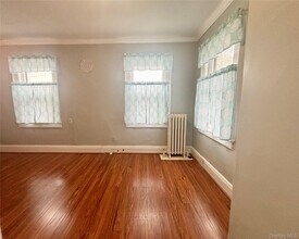 92 Wavecrest St in Valley Stream, NY - Building Photo - Building Photo