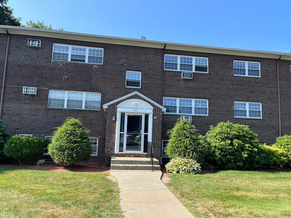 147 Milk St, Unit 8 in Westborough, MA - Foto de edificio