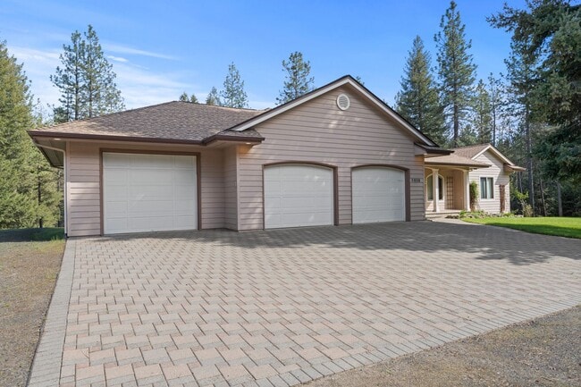 2325 E Winger Rd in Spokane, WA - Building Photo - Building Photo