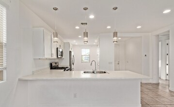 8948 W Bethany Heights Dr in Glendale, AZ - Building Photo - Building Photo