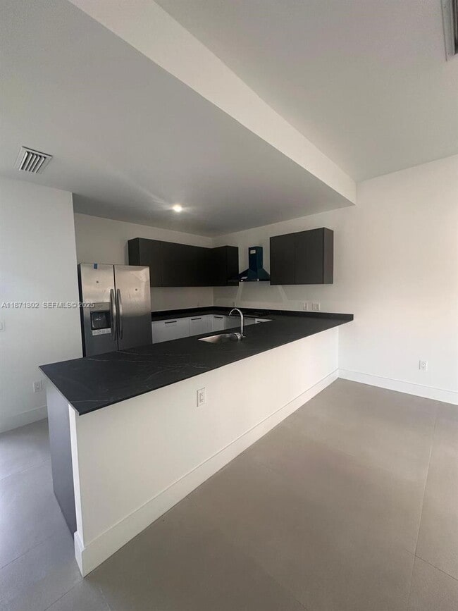 538 NW 17th Ave in Fort Lauderdale, FL - Building Photo - Building Photo