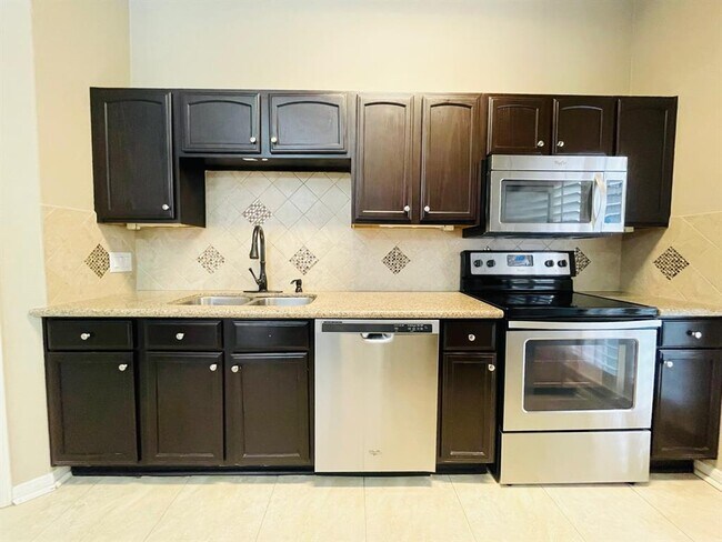 2710 Grants Lake Blvd in Sugar Land, TX - Building Photo - Building Photo