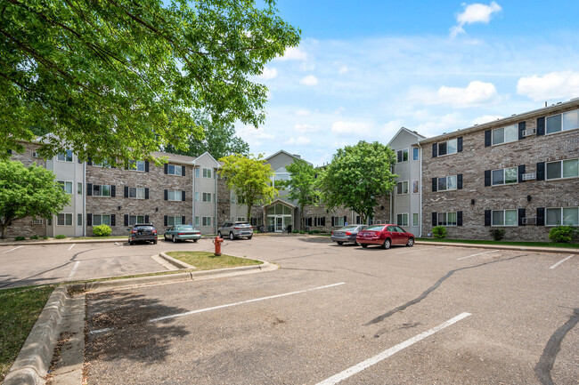 Creekside Commons Apartments in Prior Lake, MN - Foto de edificio - Building Photo