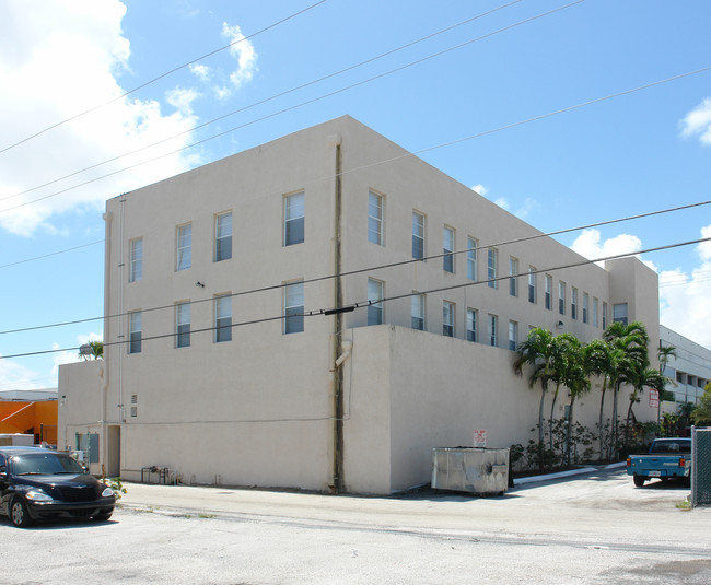 2716 S Dixie Hwy in West Palm Beach, FL - Building Photo - Building Photo