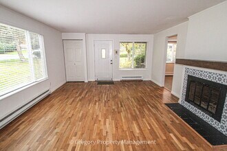 14026 75th Ave NE in Kirkland, WA - Building Photo - Building Photo