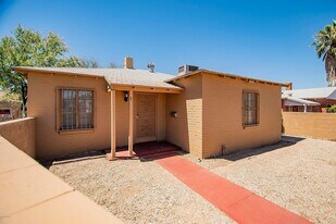 1714 E Grant Rd in Tucson, AZ - Building Photo