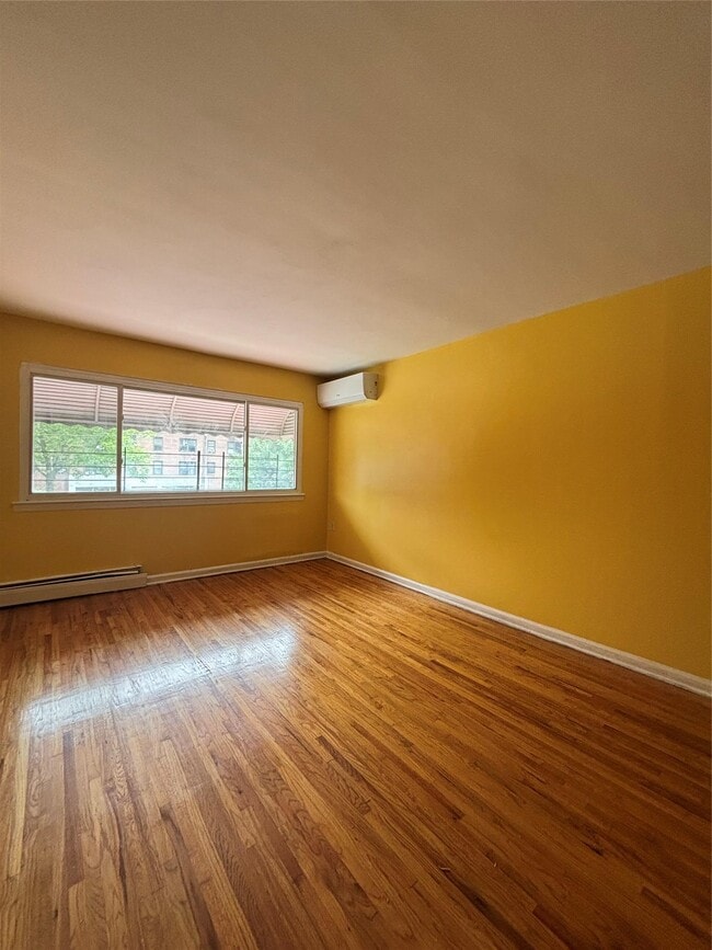 659 Nereid Ave in New York, NY - Building Photo - Building Photo