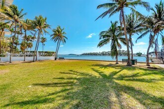 150 SE 25th Rd in Miami, FL - Building Photo - Building Photo