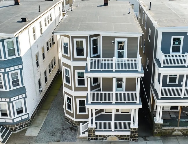 11 Woodlawn St, Unit 1