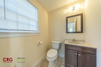 1012 Chestnut St, Unit 1 in Newton, MA - Foto de edificio - Building Photo