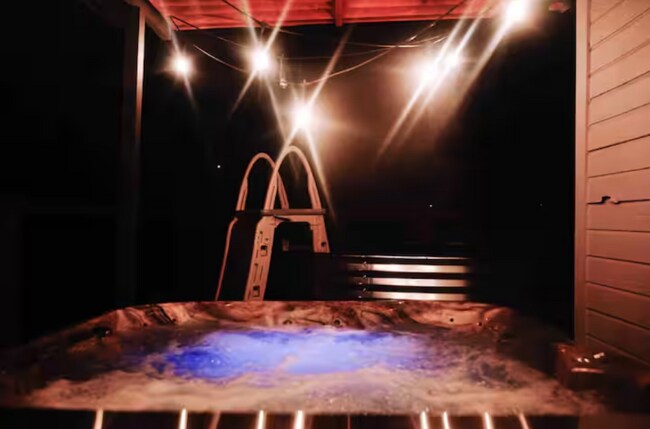 225 Utah St in San Antonio, TX - Foto de edificio - Building Photo