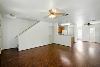 508 Crater Lake Dr in Pflugerville, TX - Building Photo - Building Photo