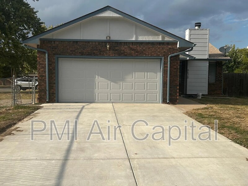 8628 W Thurman St in Wichita, KS - Building Photo