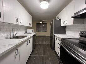 76 Base Line Rd W in London, ON - Building Photo