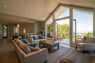 5361 Royal Sea View in Nanaimo, BC - Building Photo